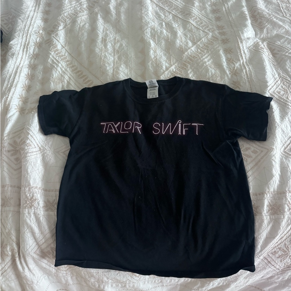 Black Taylor Swift T-Shirt